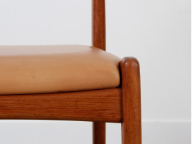 Suite de 4 chaises scandinaves "Bull"