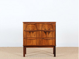 Petite commode scandinave en palissandre de Rio