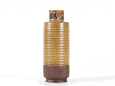 Céramique scandinave. Vase ocre