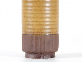 Céramique scandinave. Vase ocre