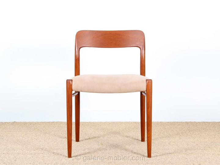 Set of 6 Scandinavian chairs in teak, model 75 (1954)