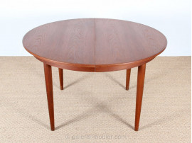 Scandinavian extendable round table in teak, 4/10 seats