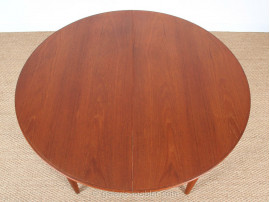 Scandinavian extendable round table in teak, 4/10 seats