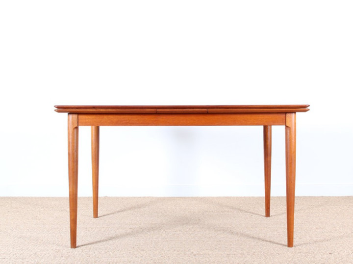 Table scandinave extensible en teck, 4 à 6 pers.