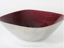 Enameled metal bowl