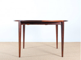 Scandinavian extendable dining table in Rio rosewood,  4/6 seats