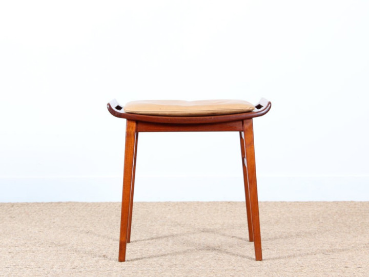 tabouret scandinave en teck avec coussin en cuir