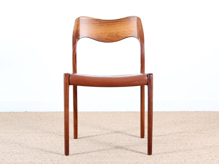 Mid modern set of 4 chairs in rosewood, model 71 by Niels Moller