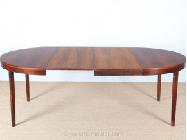 Scandinavian round dining table in rosewood 6/10 seats.