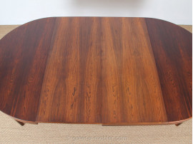 Scandinavian round dining table in rosewood 6/10 seats.