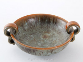 Scandinavian ceramics : double-handled bowl