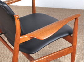 Fauteuil scandinave en teck modèle 136 