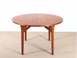 Scandinavian dining table in teak (4/8 seats) designed by Henning Kjaernulf 