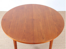 table de repas scandinave ronde en teck Henning Kjaernulf