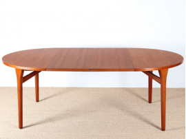 Scandinavian dining table in teak (4/8 seats) designed by Henning Kjaernulf 