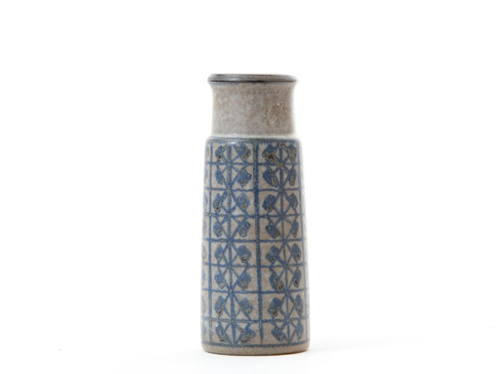 Small cylinder vase with blue patterns