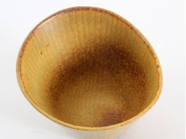scandinavian organic bowl with incised lines and spreckled glaze in sand to rust by Carl-Harry Stålhane for Rörstrand