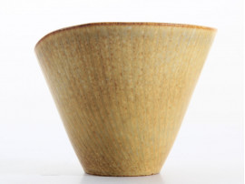 scandinavian organic bowl with incised lines and spreckled glaze in sand to rust by Carl-Harry Stålhane for Rörstrand