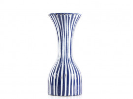 Céramique scandinave : vase à rayures 