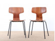 Paire de chaises Arne Jacobsen modèle 3103 en teck et piètement gainé noir. Année 1964