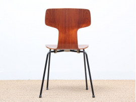 Paire de chaises Arne Jacobsen modèle 3103 en teck et piètement gainé noir. Année 1964