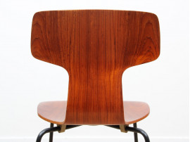 Paire de chaises Arne Jacobsen modèle 3103 en teck et piètement gainé noir. Année 1964