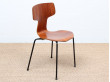 Paire de chaises Arne Jacobsen modèle 3103 en teck et piètement gainé noir. Année 1964