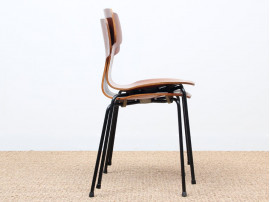 Paire de chaises Arne Jacobsen modèle 3103 en teck et piètement gainé noir. Année 1964