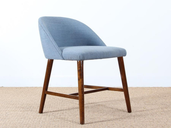 Petit fauteuil scandinave à dossier bas