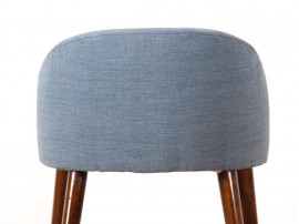 Petit fauteuil scandinave à dossier bas