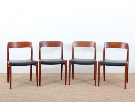 Suite de 4 chaises scandinaves en teck modèle 75