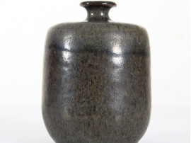 Unique stoneware vase brown glaze. Rolf Palm, own studio, Mölle, Höganäs, 1971. 