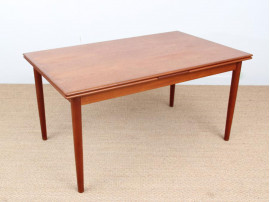 Danish mid modern dining table in teak with extensibles leaves