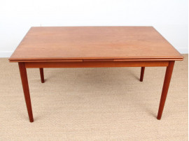 Danish mid modern dining table in teak with extensibles leaves