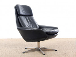 Fauteuil scandinave pivotant en cuir 