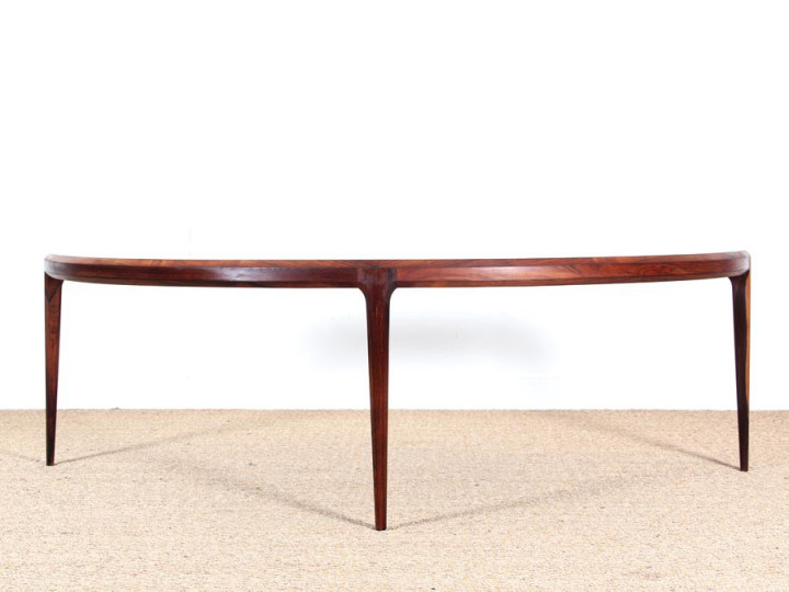 Danish mid-century modern coffe table in Rio rosewood by Johannes Andersen