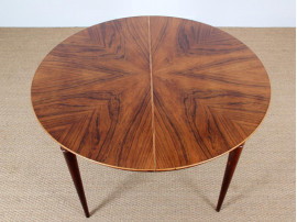 Table de repas scandinave ronde en palissandre de Rio. 6/10 pers.