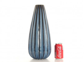 Céramique scandinave, grand vase  bleu cannelé