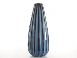 Céramique scandinave, grand vase  bleu cannelé