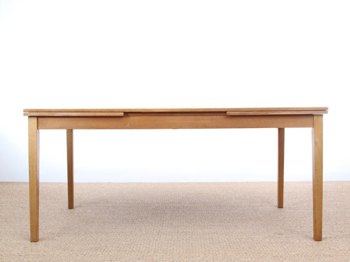 Danish mid-century modern extendable dining table in oak by Kai Winding