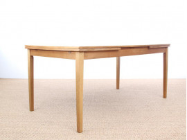 Danish mid-century modern extendable dining table in oak by Kai Winding