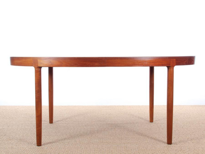 Scandinavian oval table in teak 6/12 seats