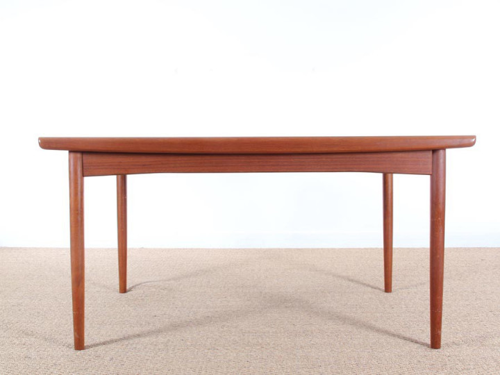 Scandinavian dining table for Dyrlund 