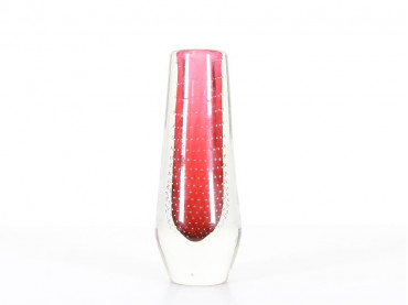 Petit vase en verre rouge gunnel nyman