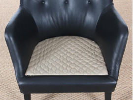 Fauteuil scandinave model AV 53 en cuir