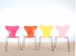 Suite de 4 chaises scandinaves serie 7, 4 couleurs.