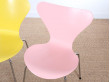 Suite de 4 chaises scandinaves serie 7, 4 couleurs.