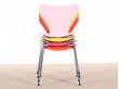 Suite de 4 chaises scandinaves serie 7, 4 couleurs.