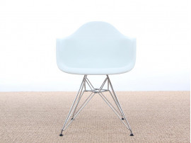 Suite de 4 fauteuils Eames Plastic Armchair DAR blanc 