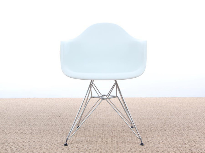 Suite de 4 fauteuils Eames Plastic Armchair DAR blanc 